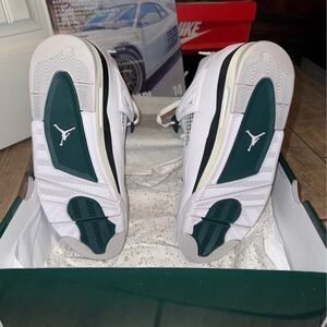 Nike White and Green Sneakers Classic Design